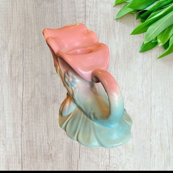 Magnolia Hull Pottery Garniture Set - Picture 12 of 12